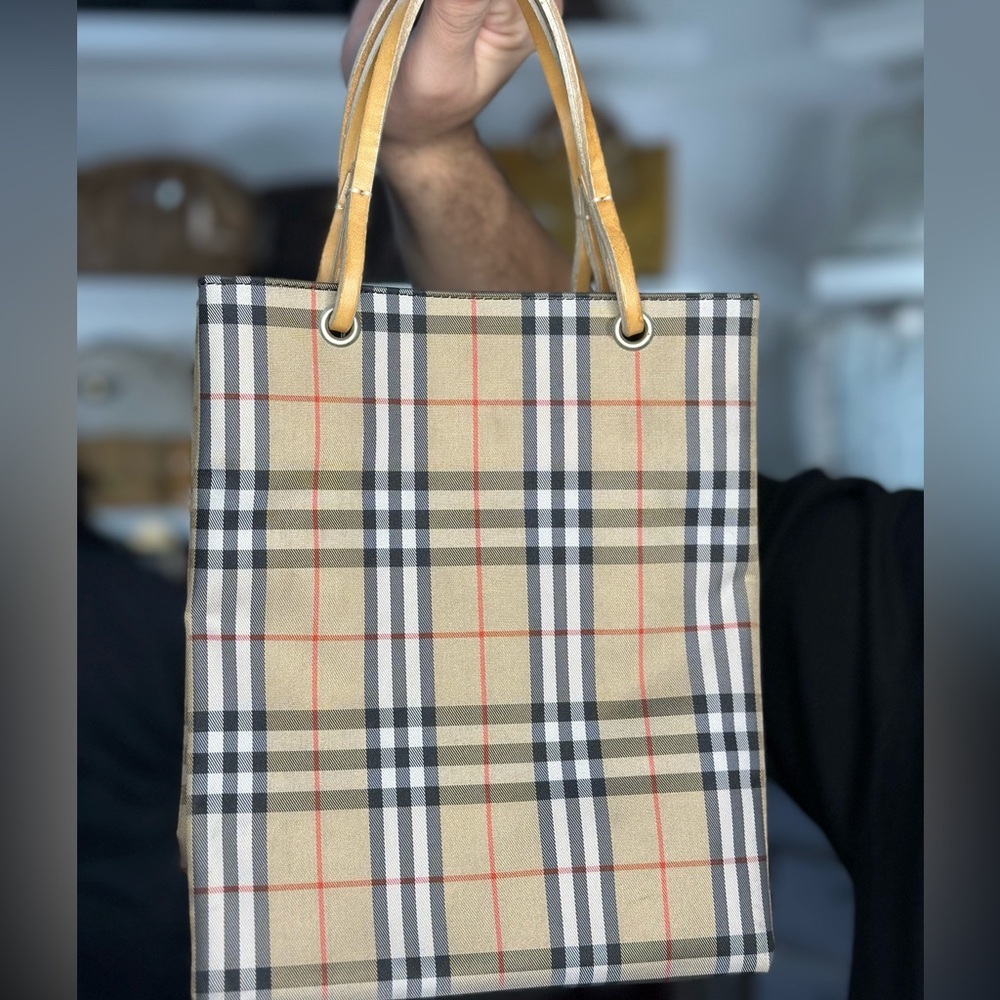 BURBERRY TOTE